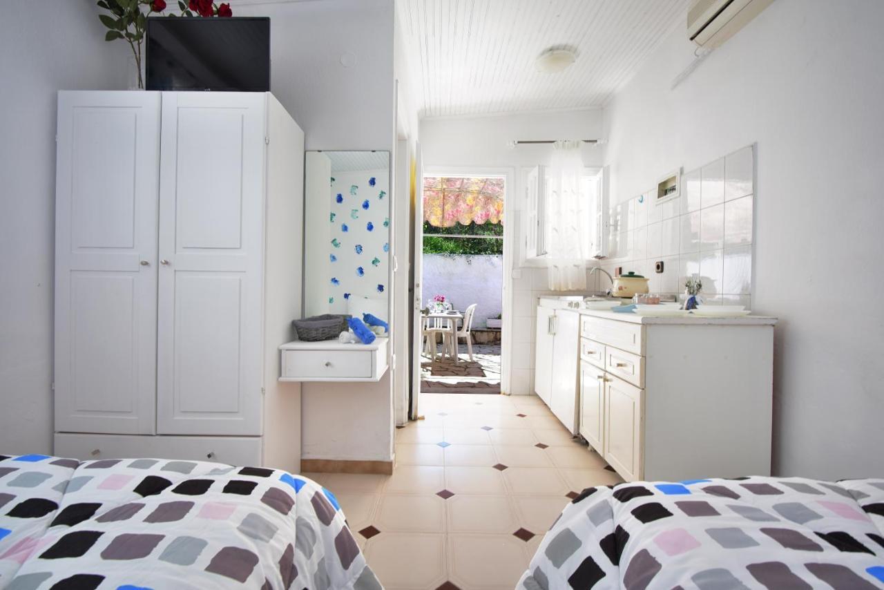 Merlyn Rooms Into The Nature, 100M From The Beach Dafnila Buitenkant foto