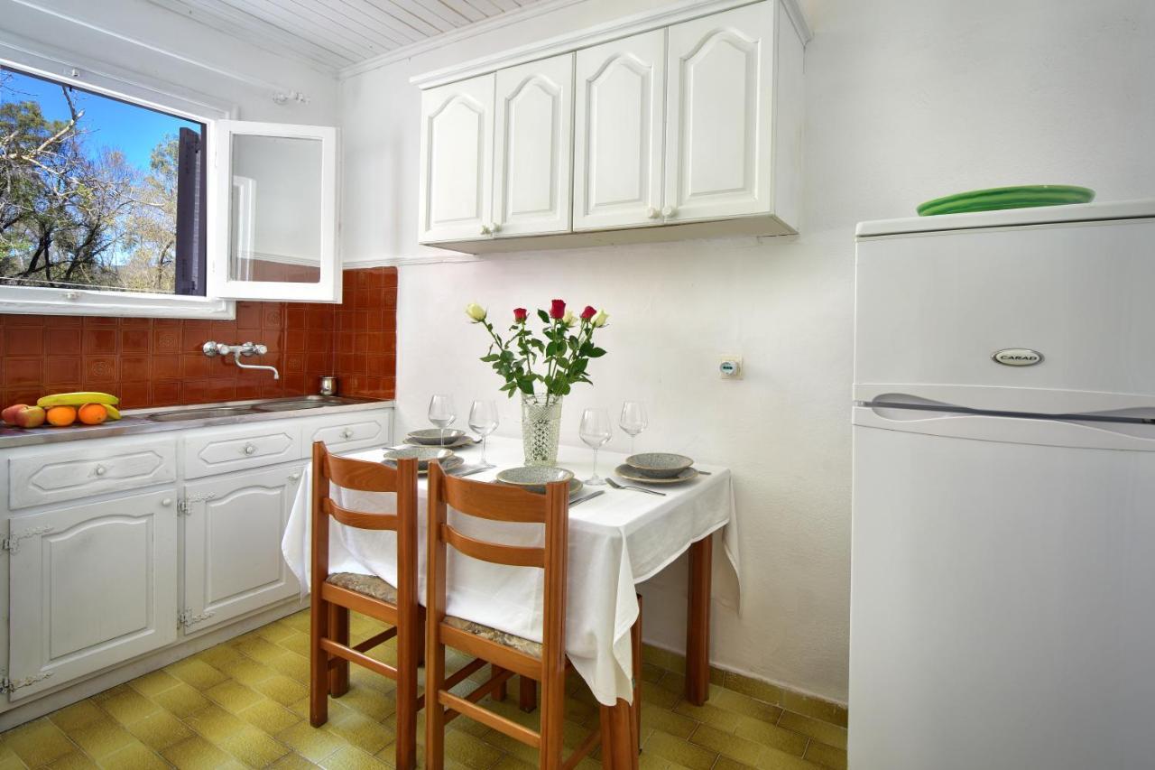 Merlyn Rooms Into The Nature, 100M From The Beach Dafnila Buitenkant foto