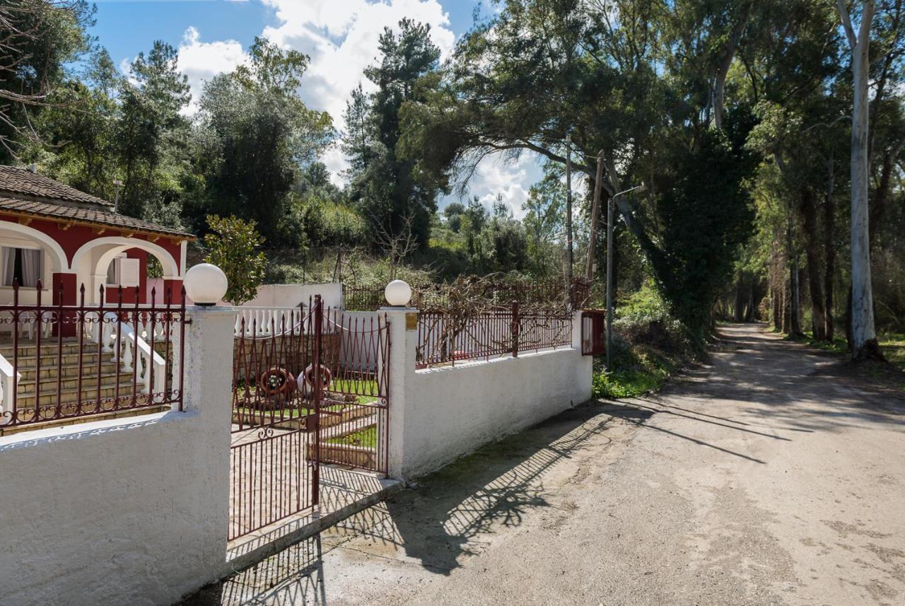 Merlyn Rooms Into The Nature, 100M From The Beach Dafnila Buitenkant foto